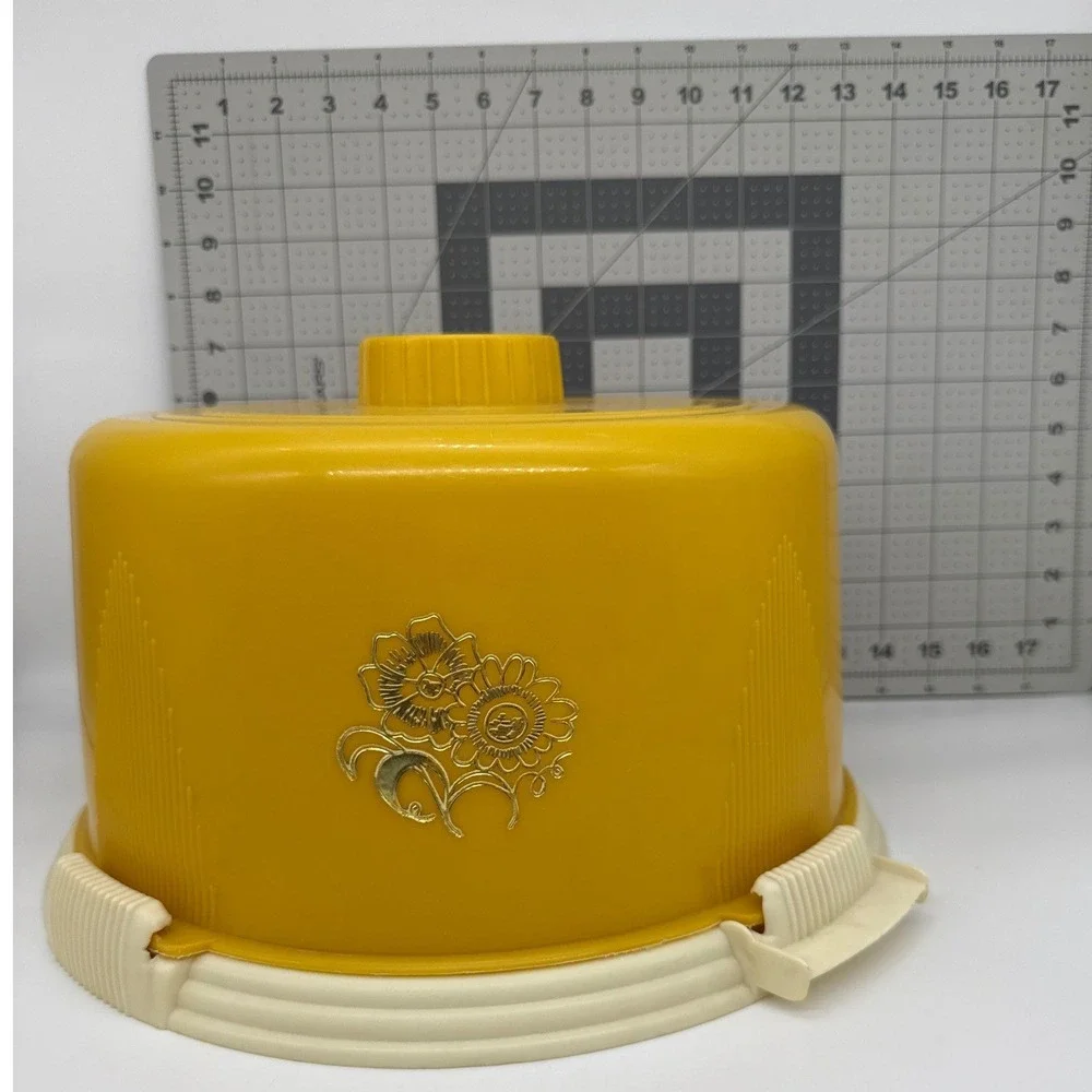 Vintage No 600 Lock-Lift Cake Carrier Yellow Floral MCM Plastic Harvest Gold USA